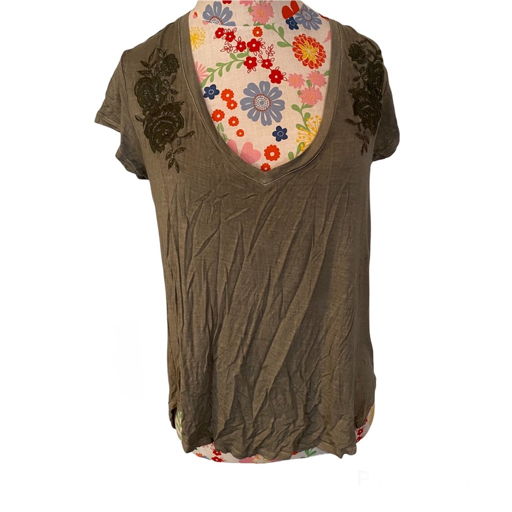 Green Embroidered Shoulder Tee